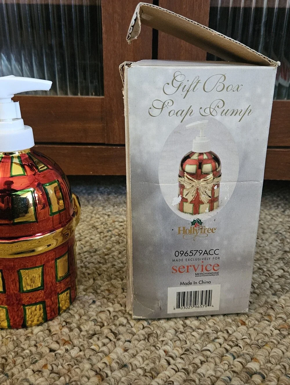 HollyTree Christmas Gift Box Soap Pump